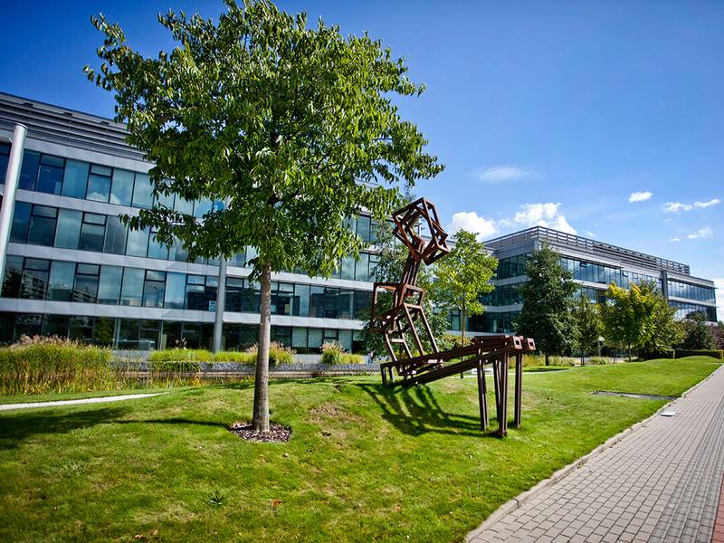 Sitting Figure Iron sculpture by Jakub Flejšar — view 1