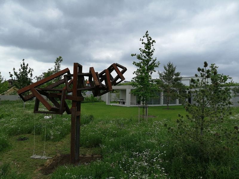 The Bird — sculpture by Jakub Flejšar