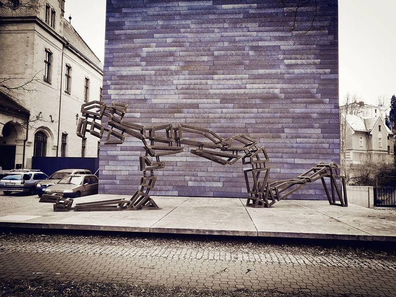 Disintegration sculpture by Jakub Flejšar — view 1