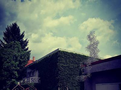 Invisible Man sculpture by Jakub Flejšar — view 3