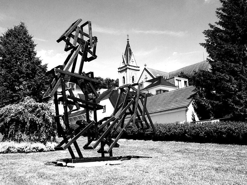 The Attempt to Levitate — sculpture by Jakub Flejšar